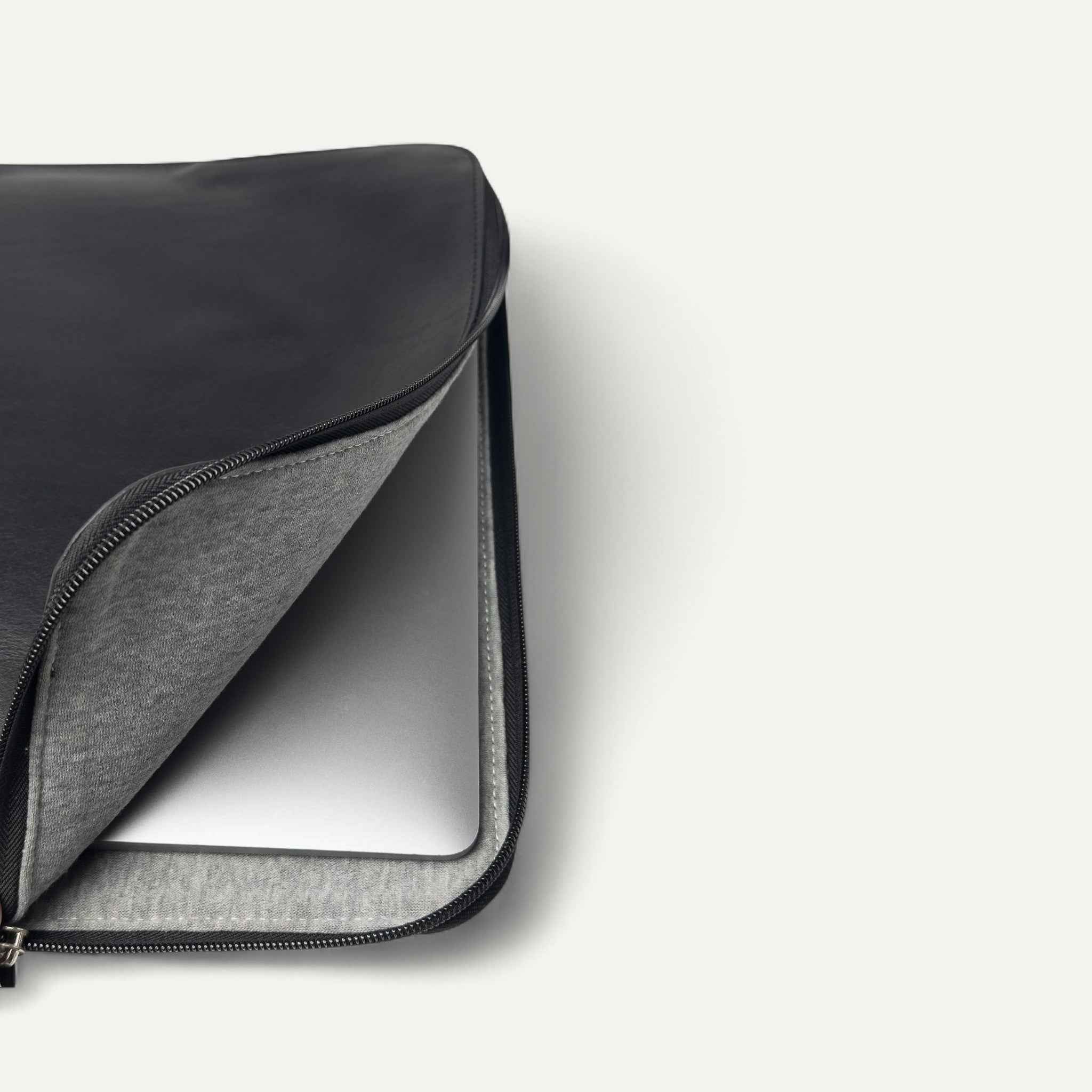 Aegis Slim Laptop Folio