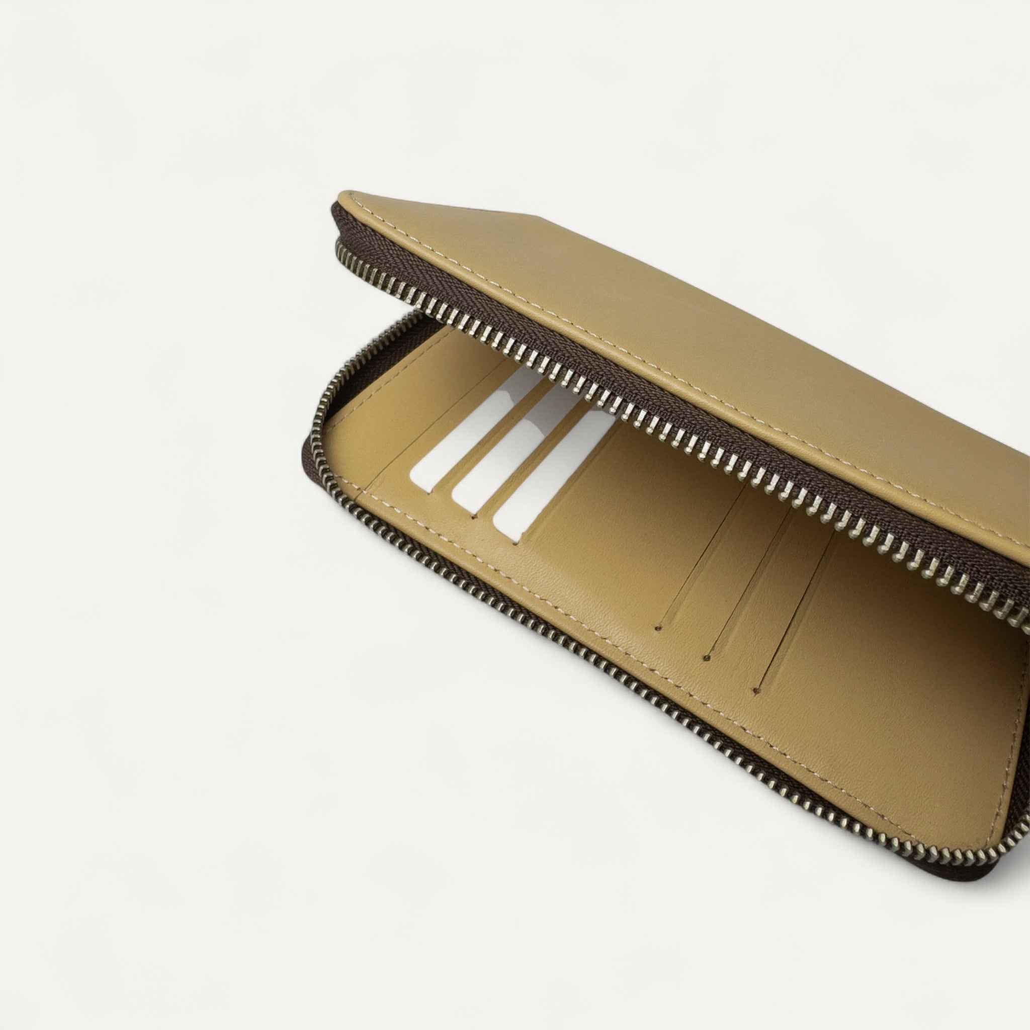 Voyager Travel Wallet
